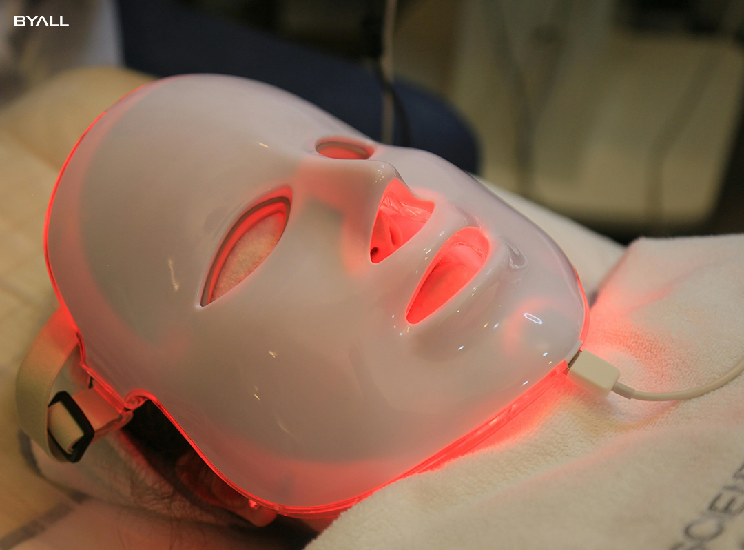 microneedling pen with LED light 