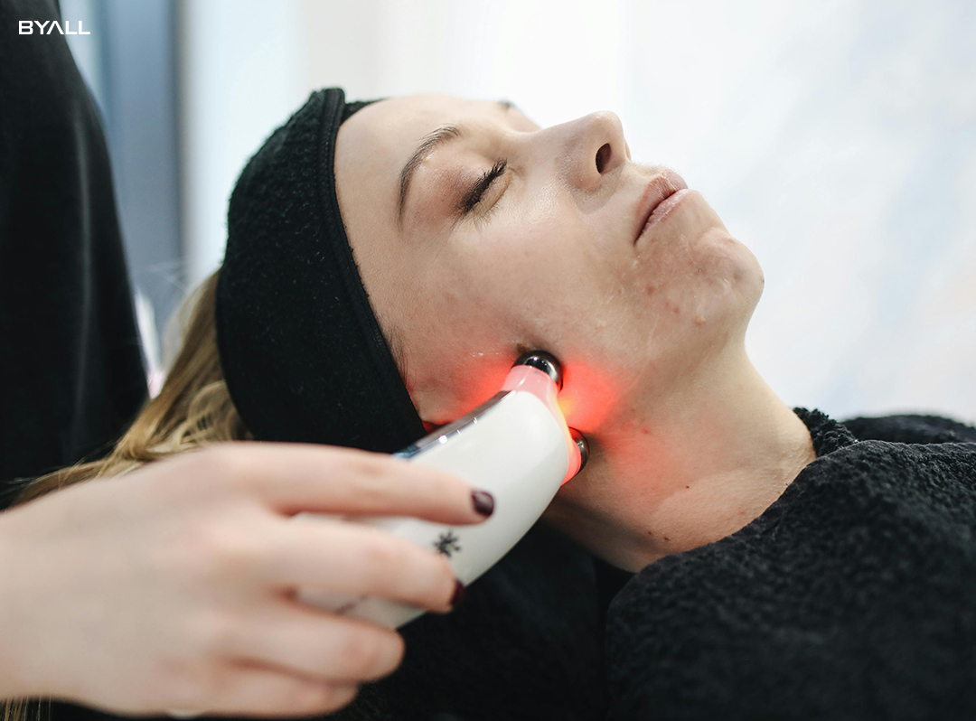 microneedling pen with LED light 